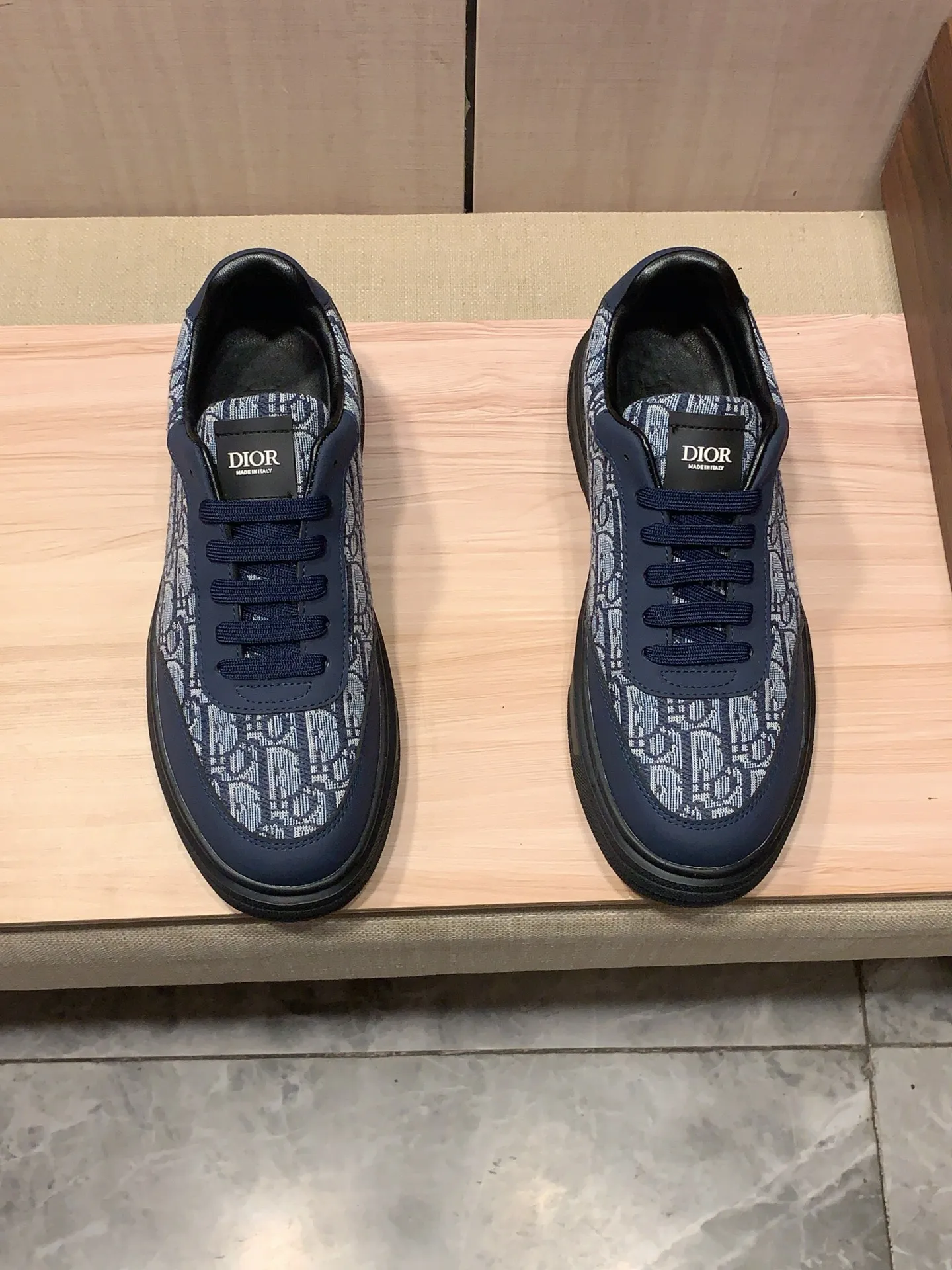Men's men's shoes💰420💰💰🎩🎩[Lightning][Lightning] "Dior DIOR*" The latest • popular casual shoes, top brand [seduce] luxury ~ purchasing agency, top ~ quality. [Strong] The upper is made of imported breathable cowhide with material ➕ breathable sheepskin feet (•) and fine workmanship. The original stylish and stylish soft rubber wear-resistant and non-slip outsole is light and comfortable on the feet. The real thing looks better when photographed in person. 111: code: 38-44, 3️⃣ colors selected